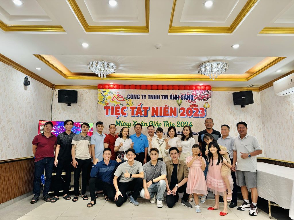 Đội Ngũ Công Ty Tiệc Tất Niên