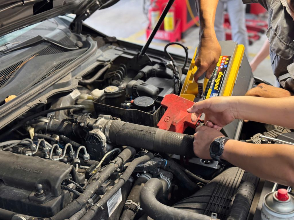 Dấu Hiệu Cần Thay Ắc Quy Ô Tô