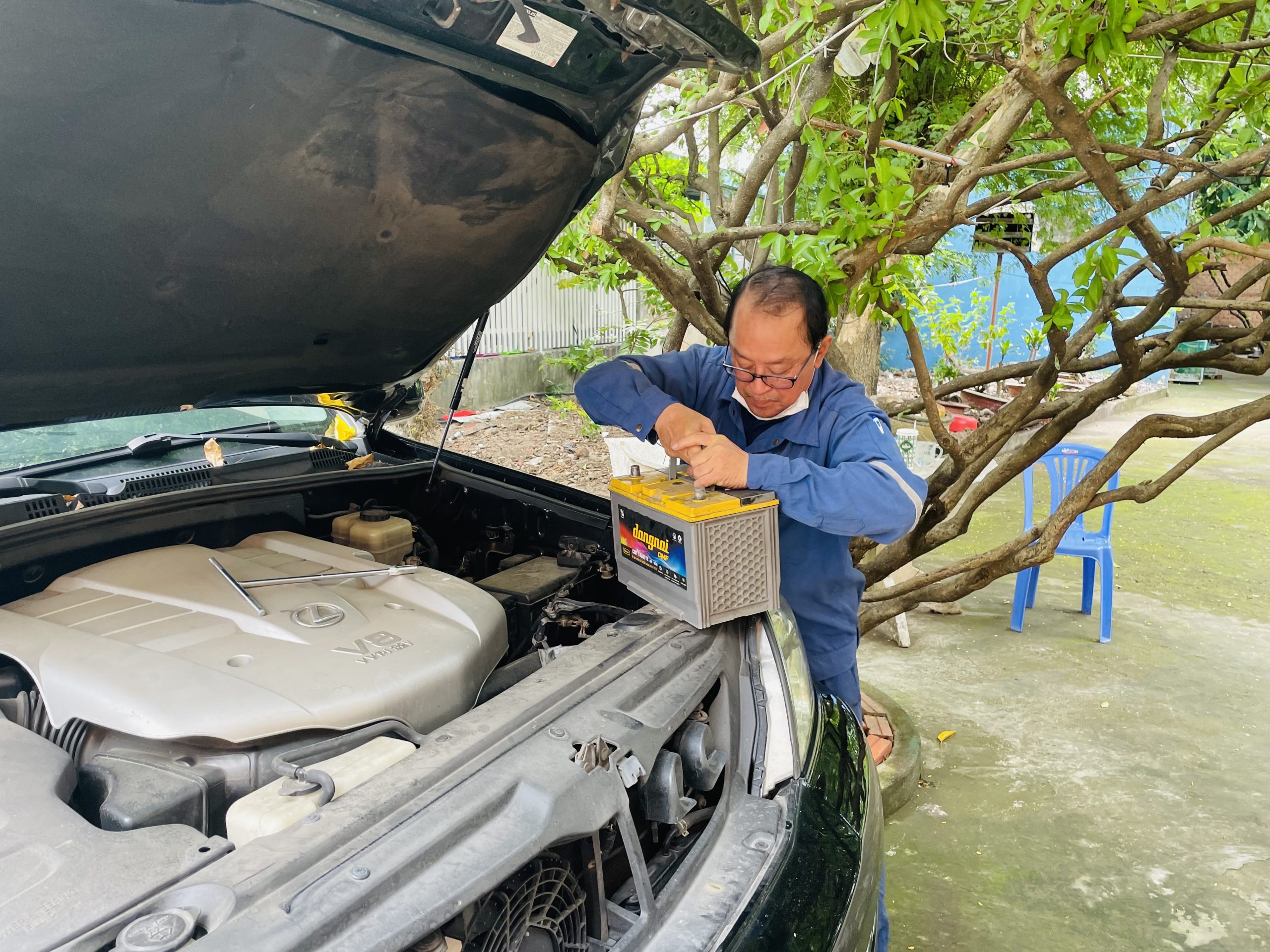 thay ắc quy Lexus GX470