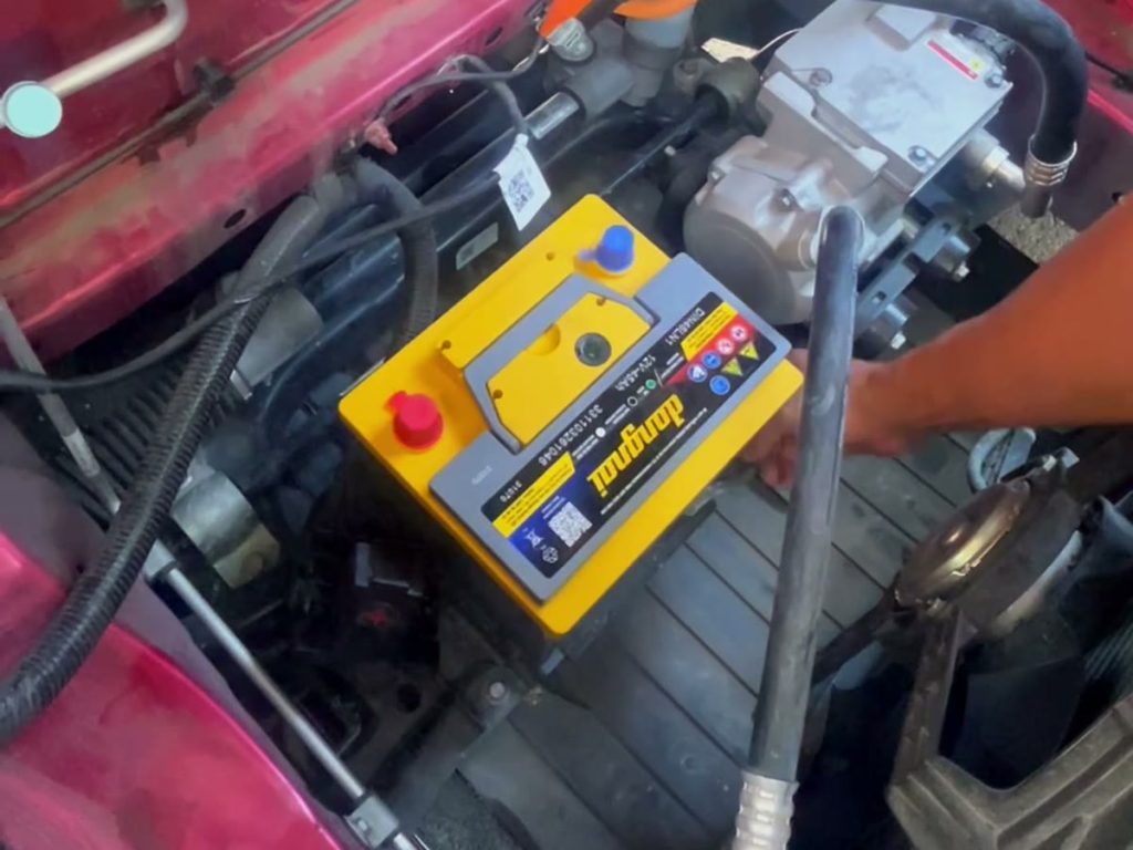 Ắc quy Đồng Nai DIN45 12V 45Ah lắp vừa khít trên VinFast VF3