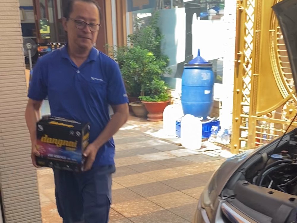 Mang ắc quy mới CMF 55B24LS đến thay cho Honda Civic